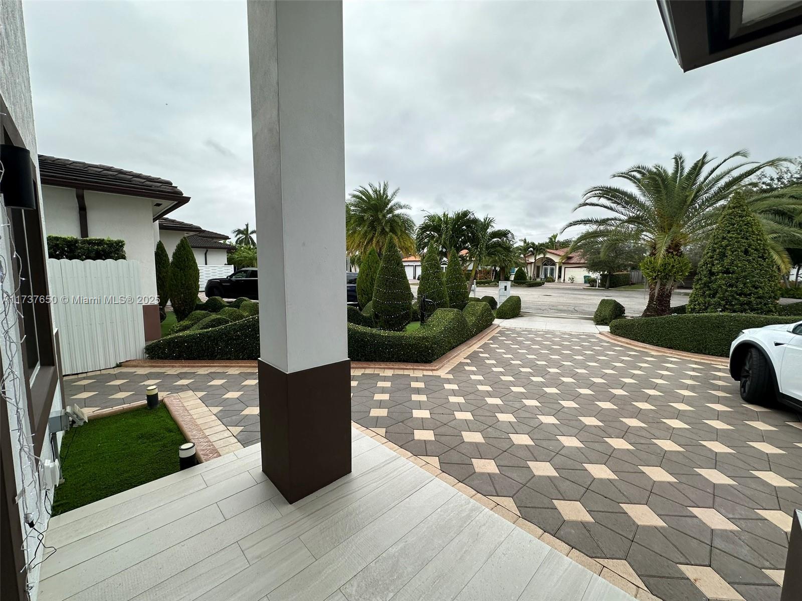 Listing Photo 14