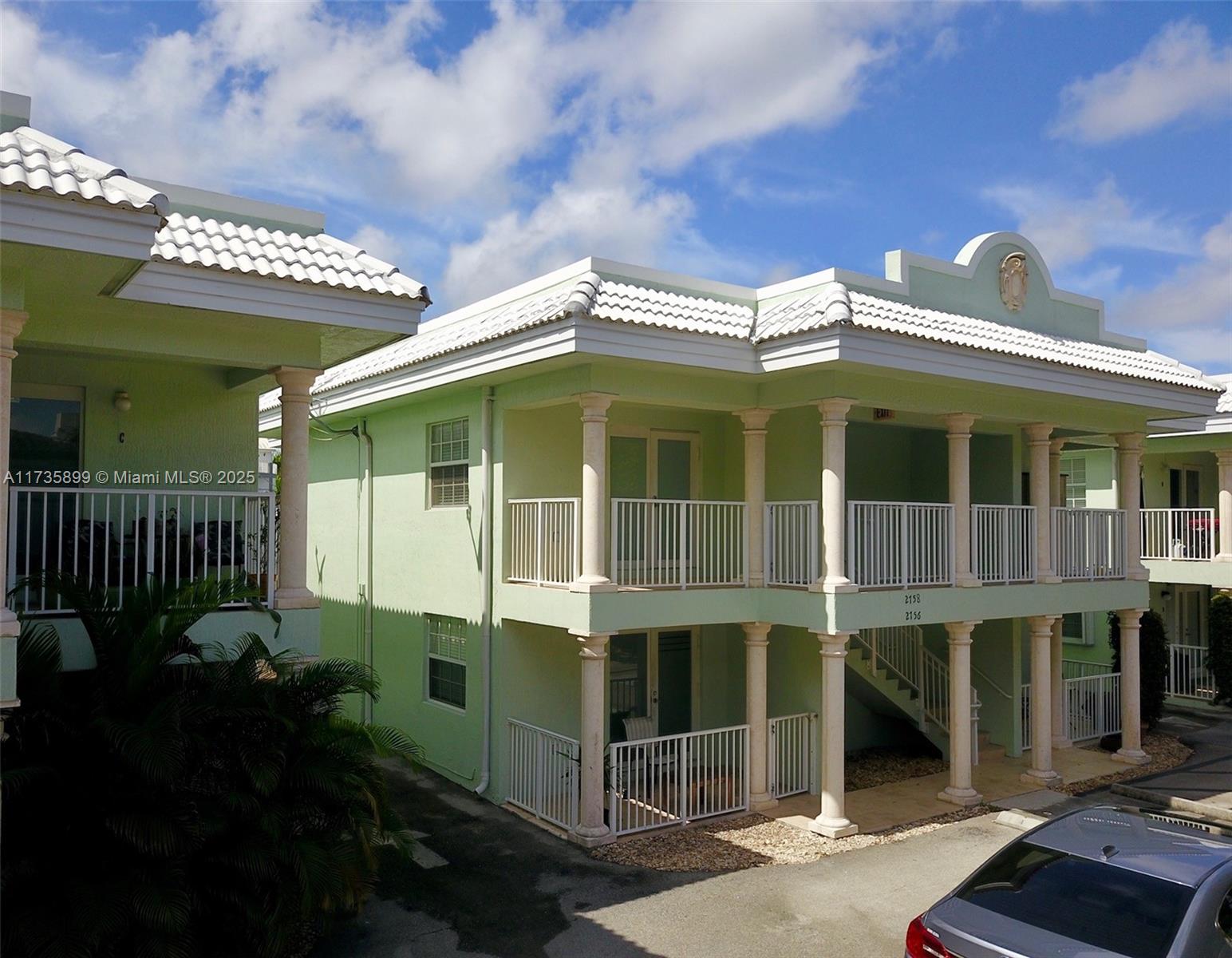 Very nicely updated 1/1 in the heart of Coconut Grove with balconies on both sides. This gated, second floor apartment is beautifully kept. Washer and dryer in unit. Walking and biking distance to all of Coconut Grove's parks, restaurants, marinas and endless events. Easy to show. AVAILABLE FEB 20, 2025