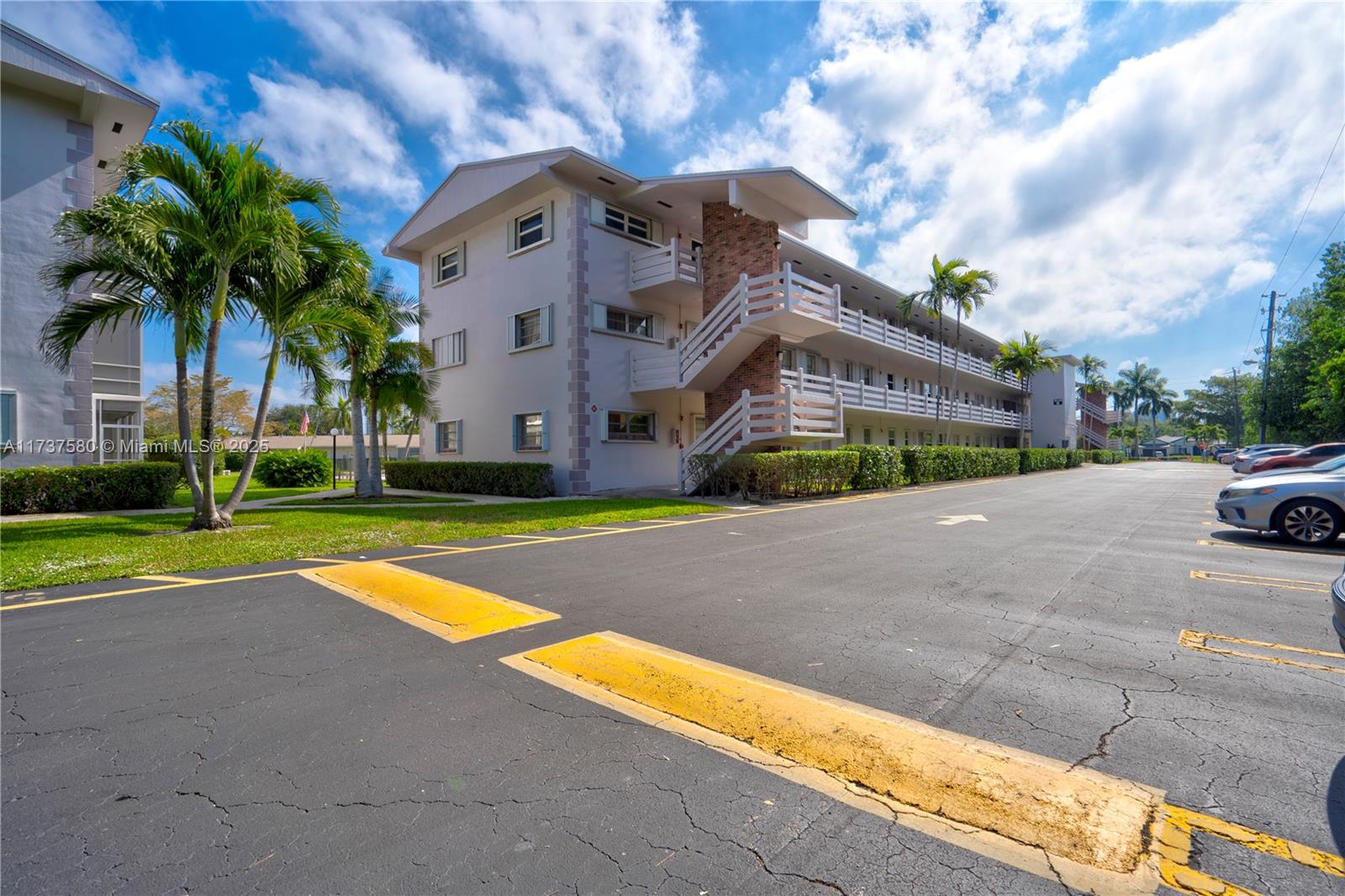 700 Layne Blvd #113, Hallandale Beach, Florida image 3