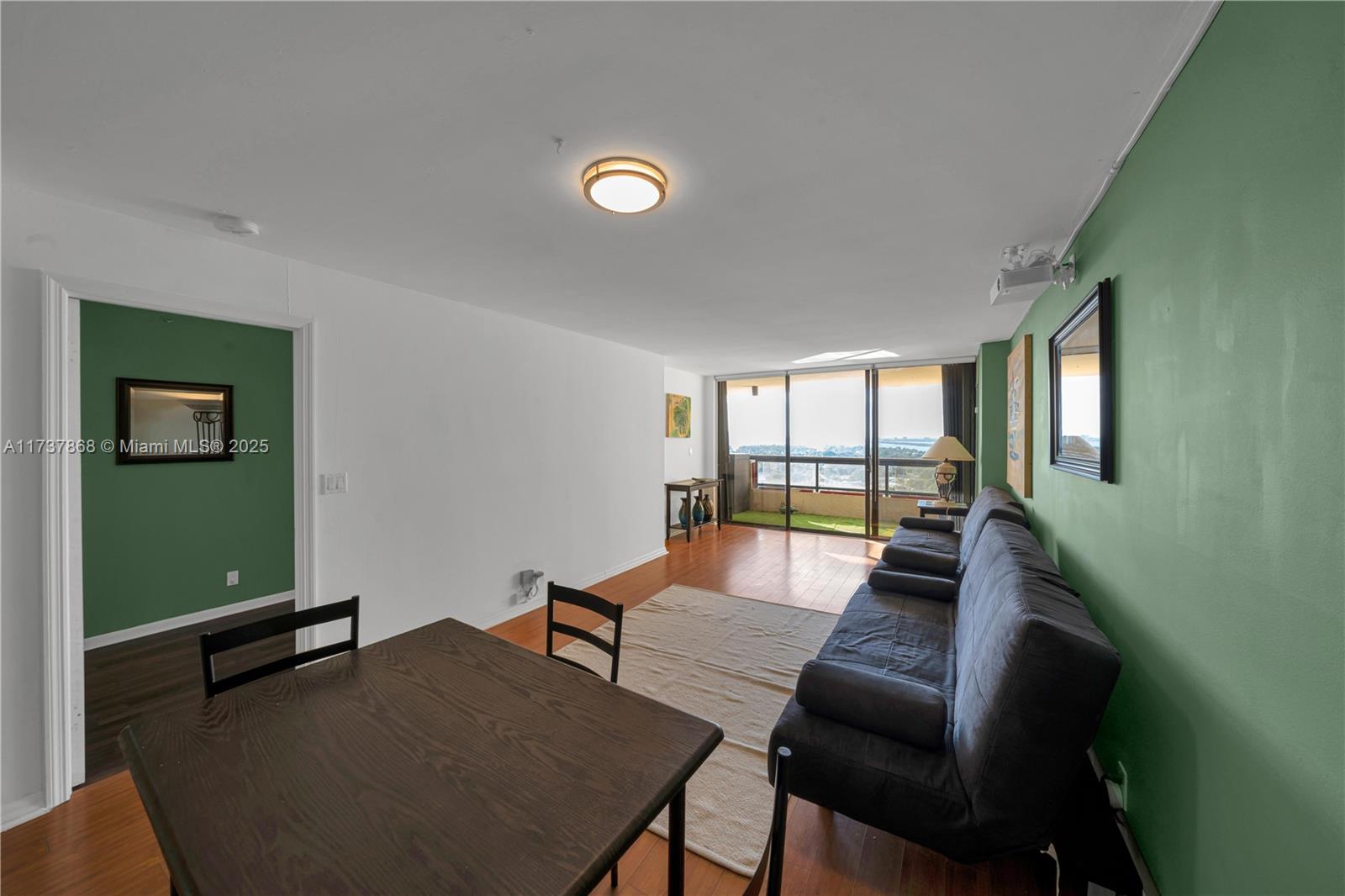 Listing Photo 12