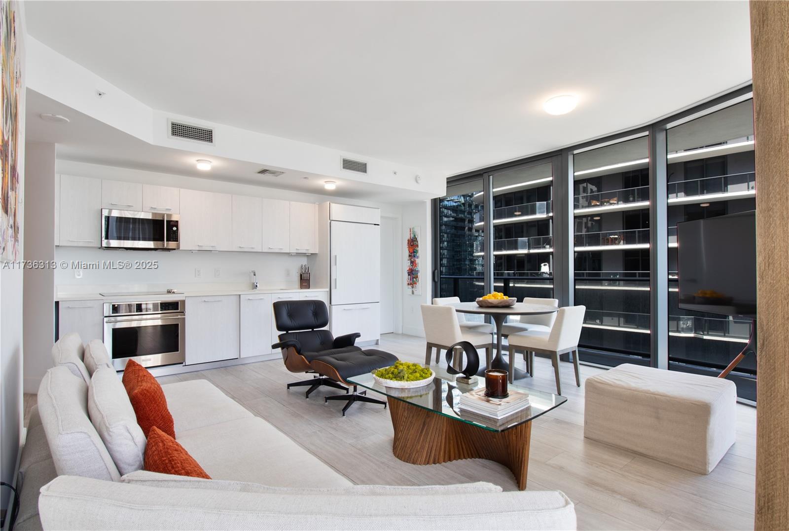 55 SW 9th St #1903, Miami FL 33130