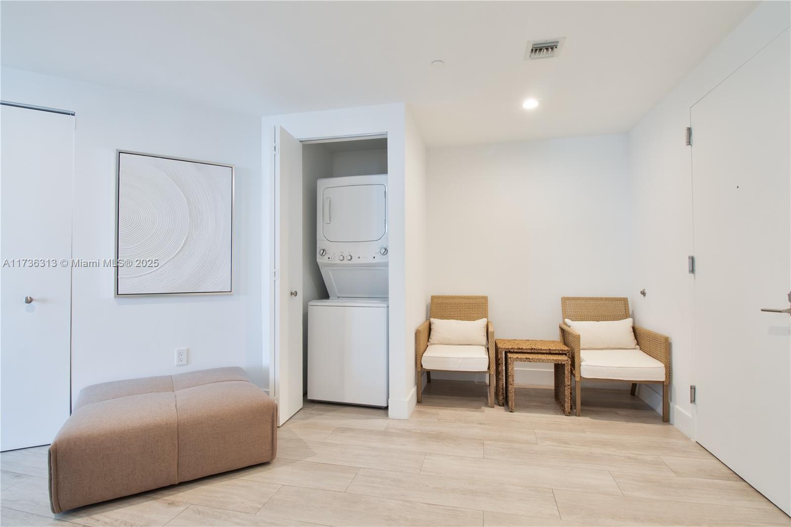 55 SW 9th St #1903, Miami FL 33130