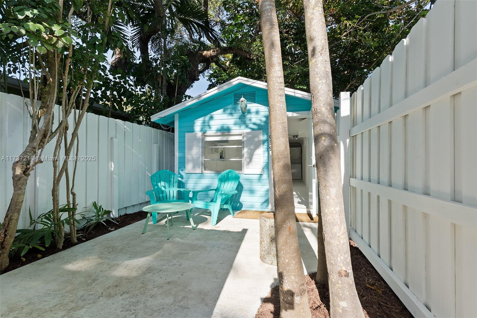 This is the quintessential North Coconut Grove cottage ( 300 SQFT) you have been waiting for. Located in the center of North Grove this private bungalow studio was renovated in 2018. It is clean and move-in ready equipped with a washer and dryer in the unit, ceramic tile floors, and very convenient parking, accommodating up to 2 vehicles.