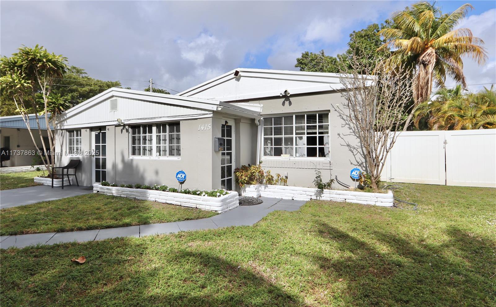 1415 NE 179th St, North Miami Beach, Florida image 1