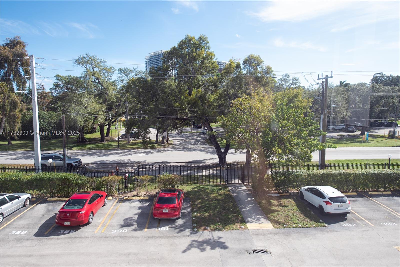 16950 W Dixie Hwy #B320, North Miami Beach, Florida image 27