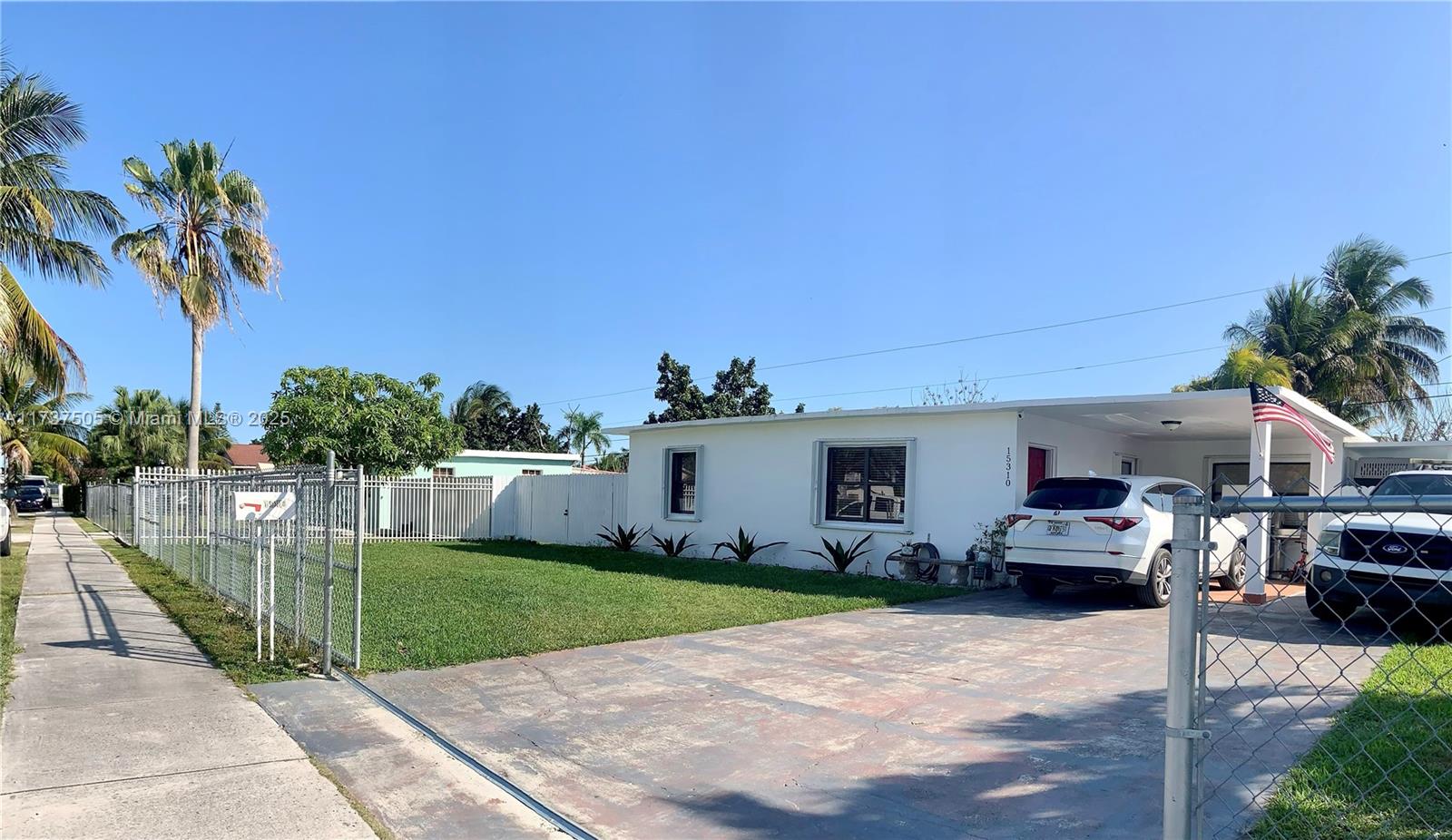 Cozy single-family home in the Leisure City Area in Homestead! This updated 3-bedroom / 1 bathroom is a perfect fit for any family to enjoy. Newly Screened in porch perfect for entertaining along with a nice size back yard! Very close to shopping plazas and restaurants.