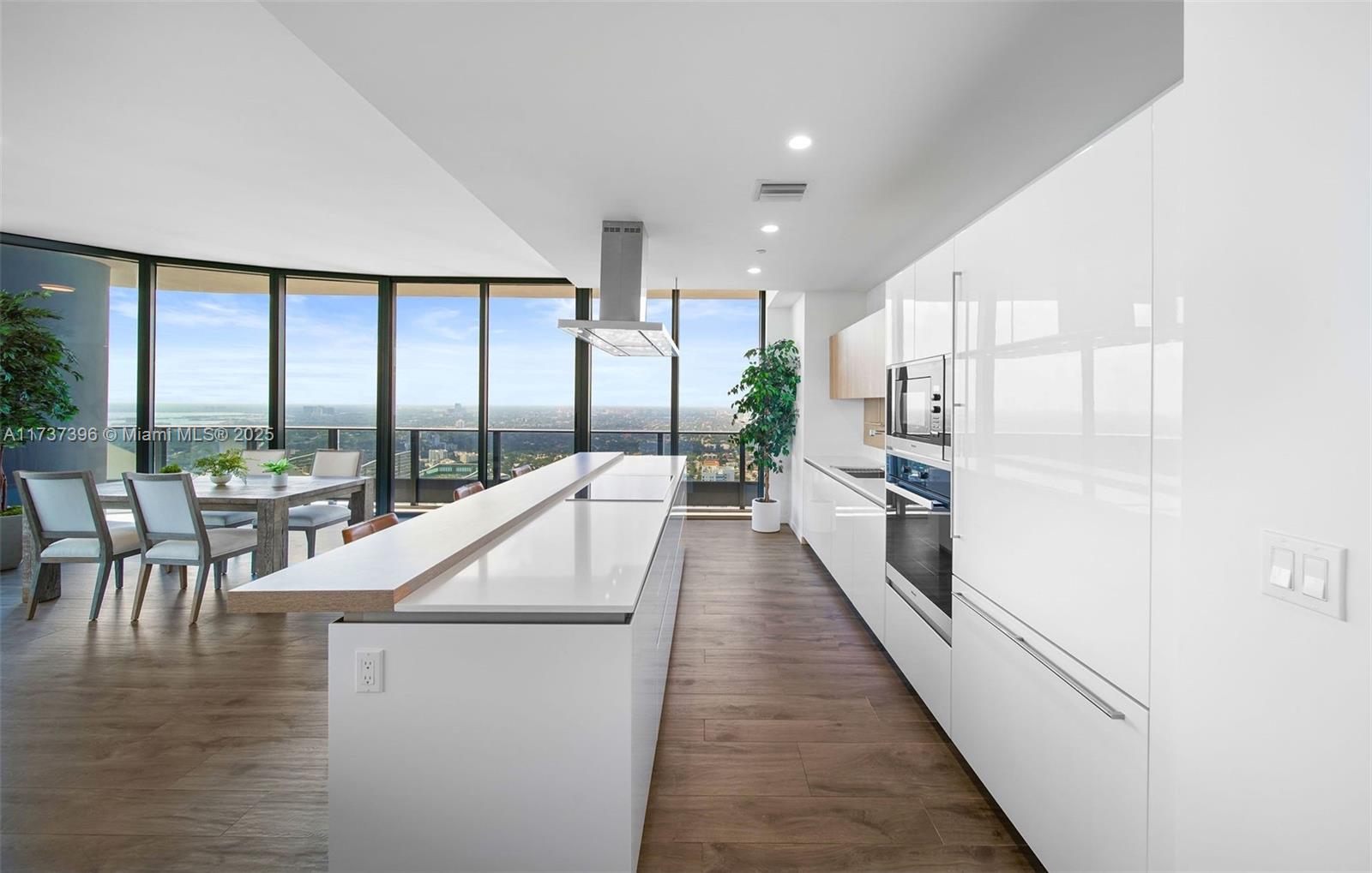 1000 Brickell Plaza #PH5002, Miami FL 33131