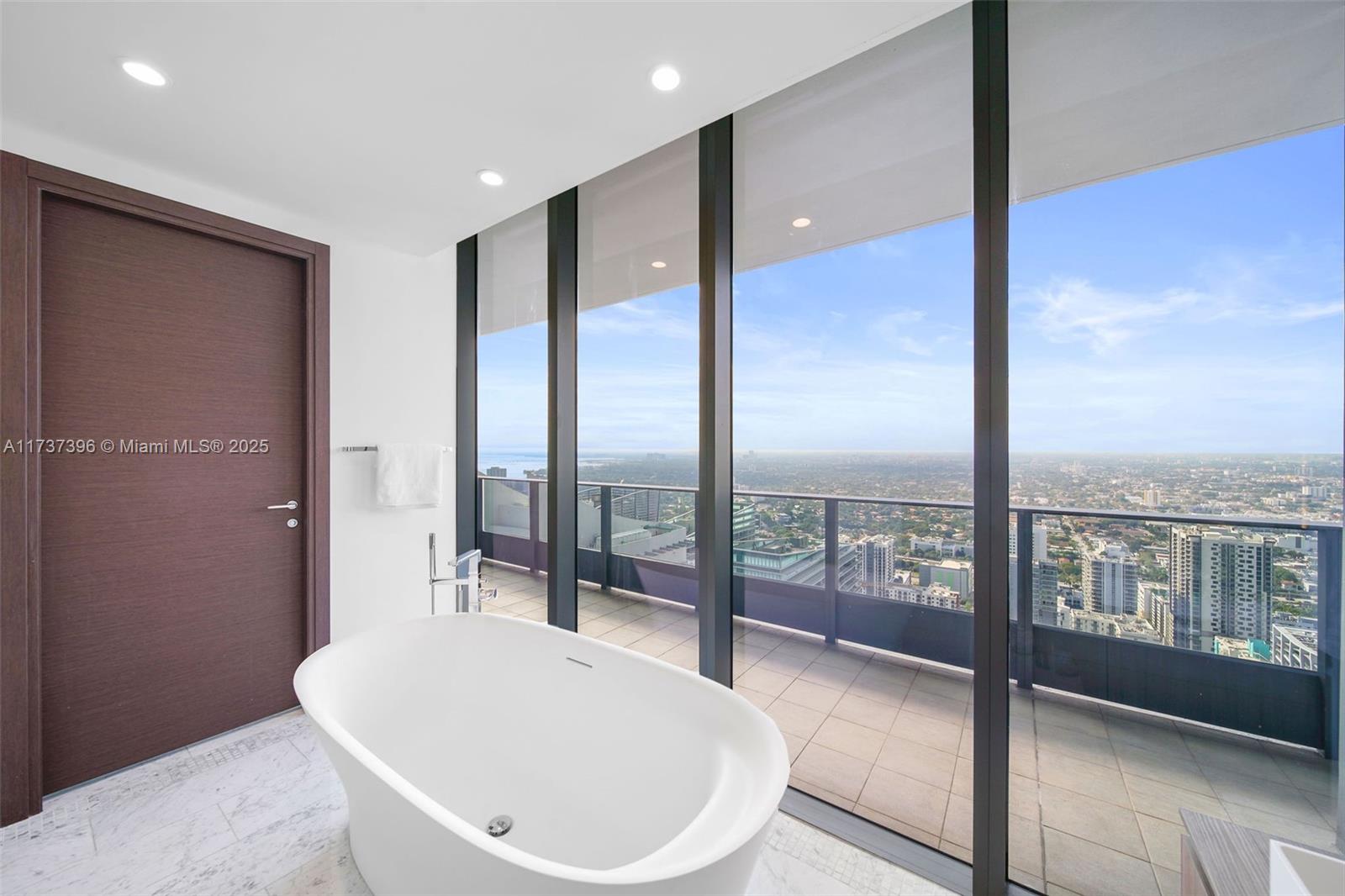 1000 Brickell Plaza #PH5002, Miami FL 33131