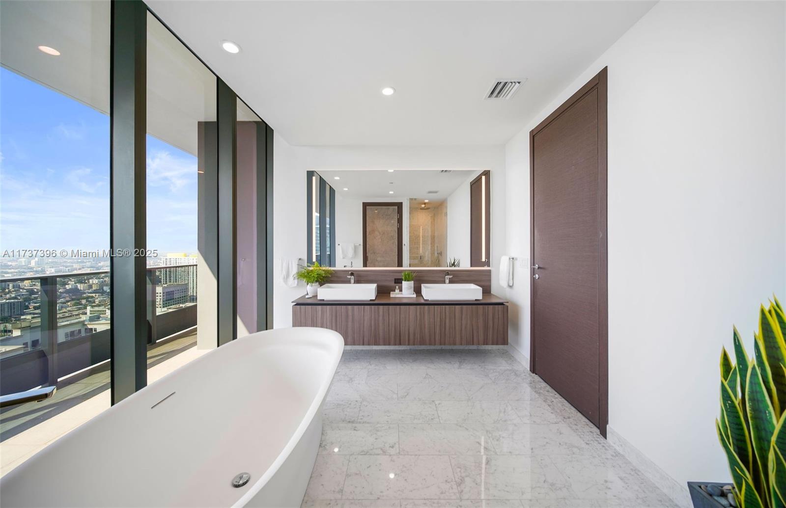 1000 Brickell Plaza #PH5002, Miami FL 33131