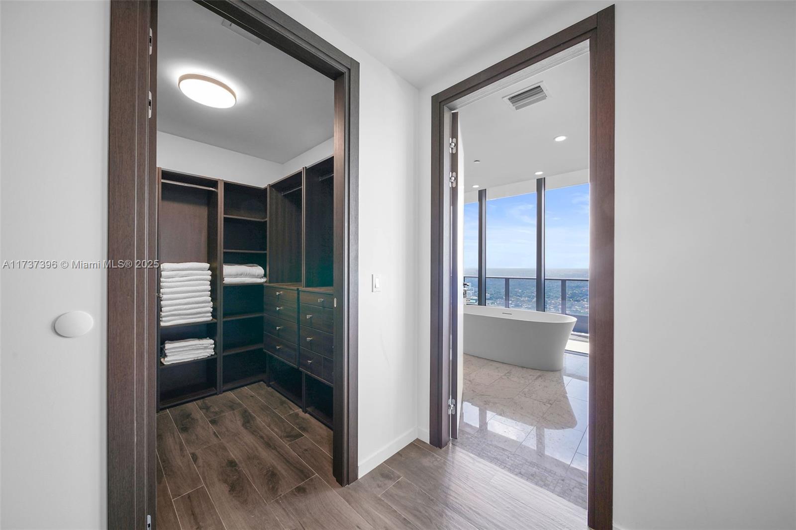1000 Brickell Plaza #PH5002, Miami FL 33131