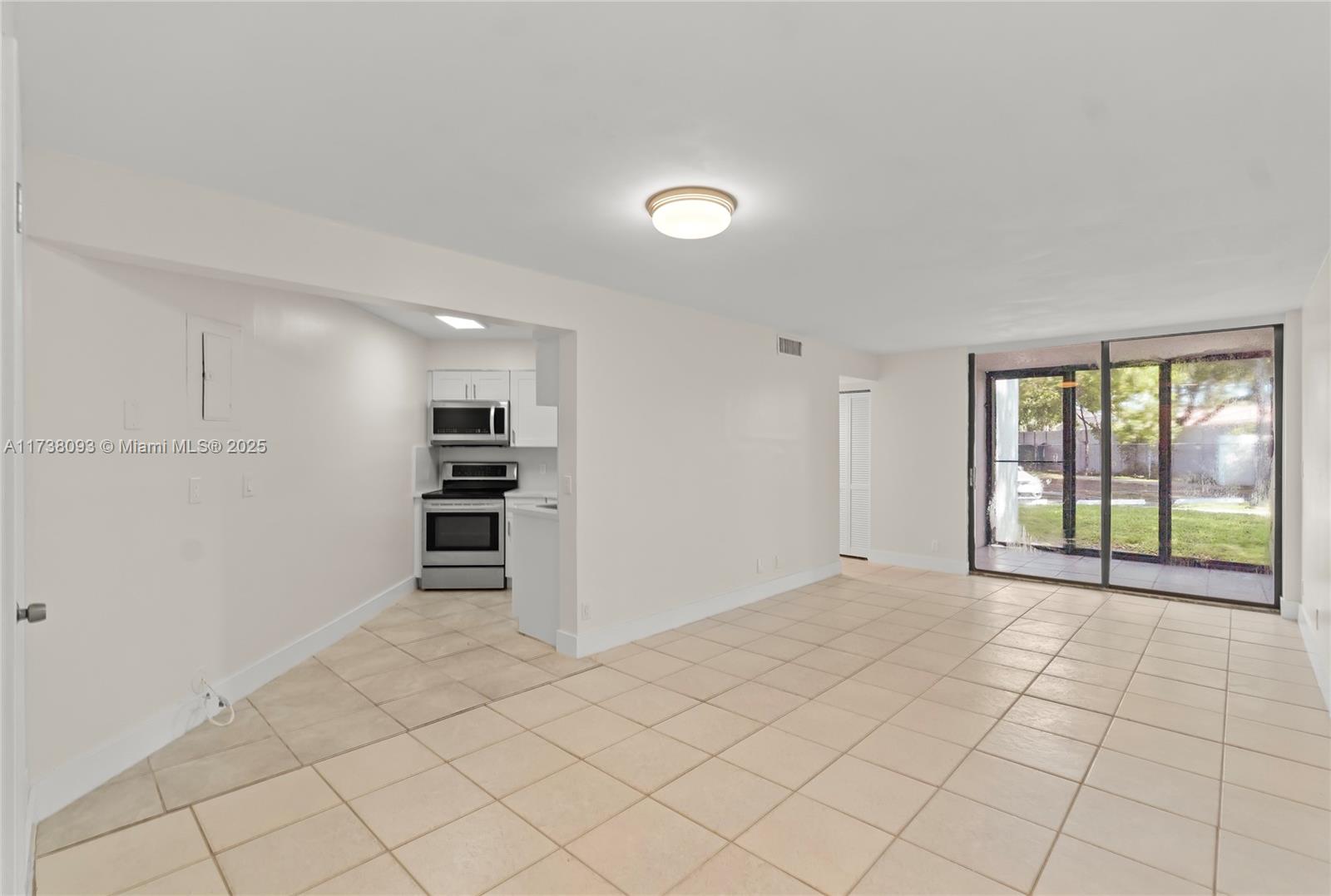 215 Lake Pointe Dr #105, Oakland Park, Florida image 6