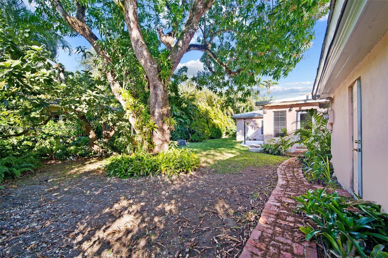 1539 Catalonia Ave, Coral Gables FL 33134