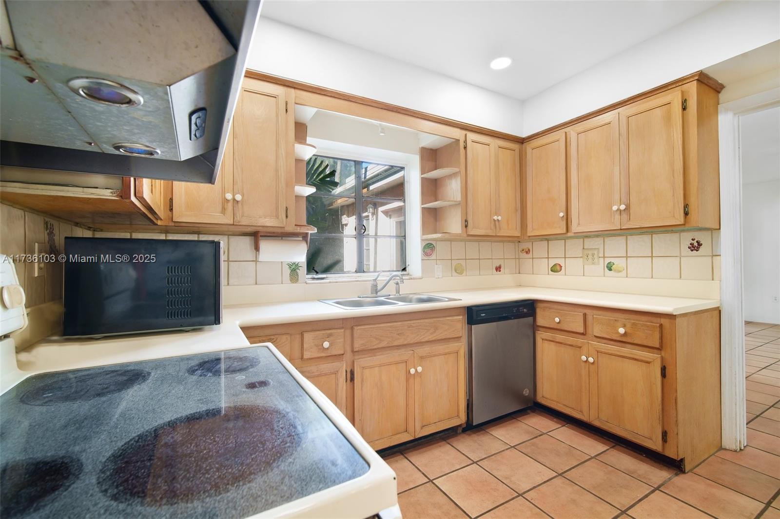 1539 Catalonia Ave, Coral Gables FL 33134