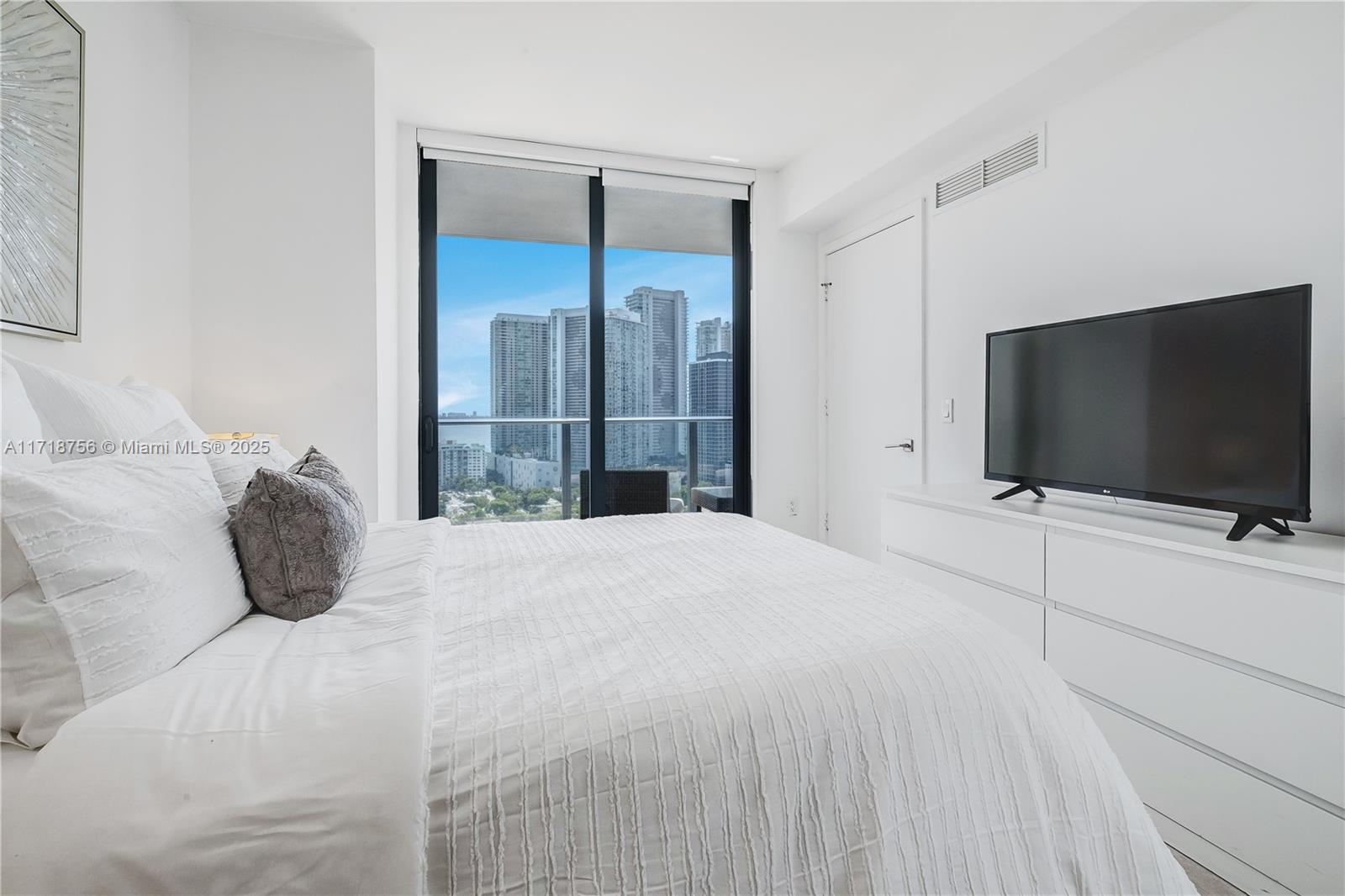 121 NE 34th St #2206, Miami FL 33137