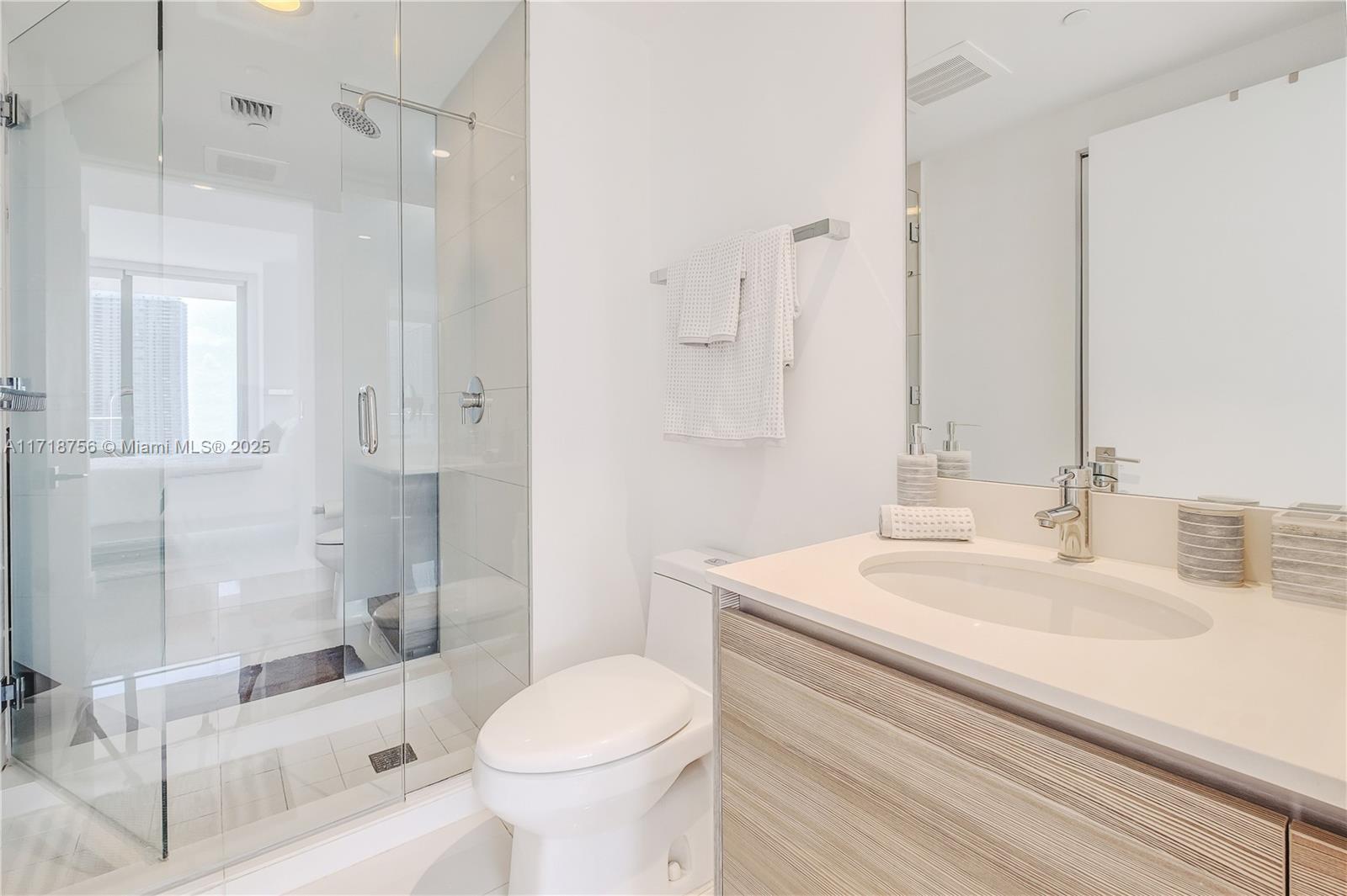 121 NE 34th St #2206, Miami FL 33137