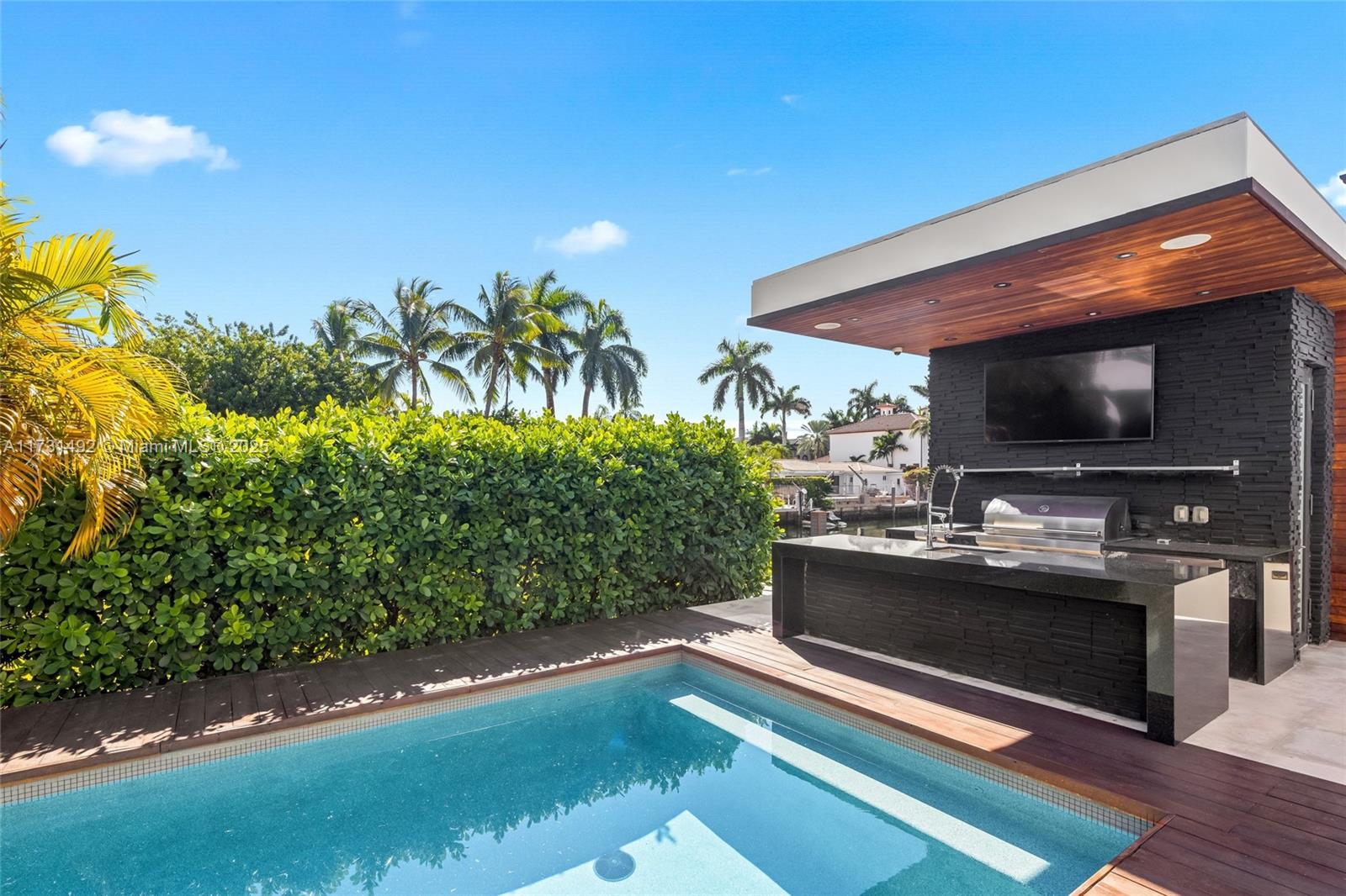 3462 NE 171st St, North Miami Beach, Florida image 4