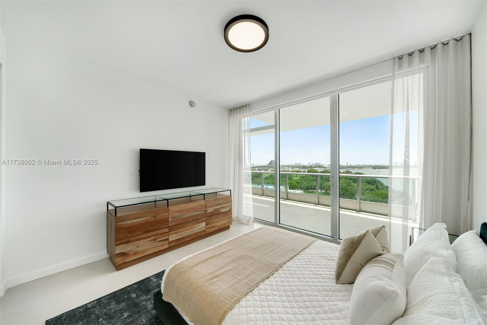 900 Biscayne Blvd #905, Miami FL 33132