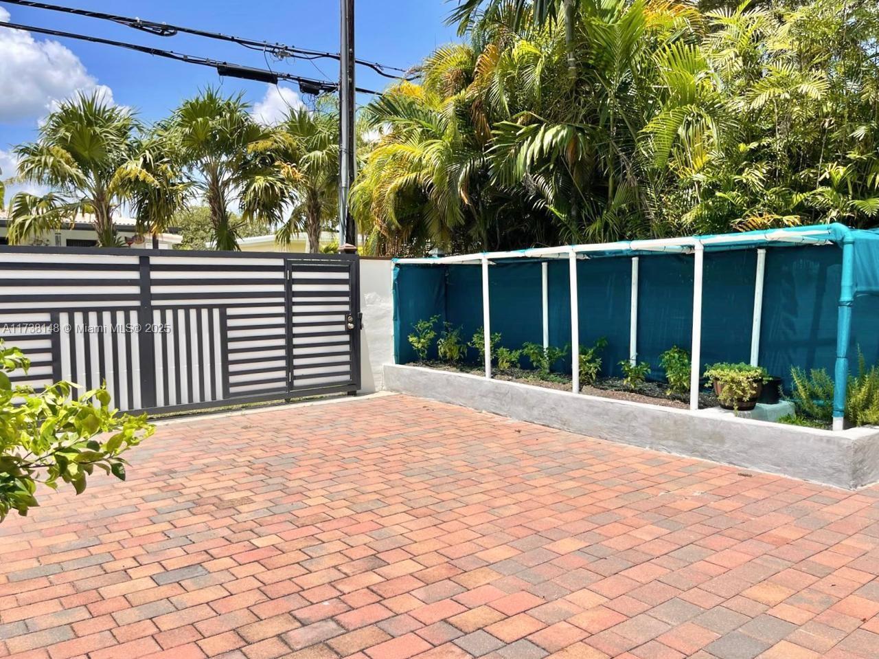 256 Palmetto Dr, Miami Springs, Florida image 28