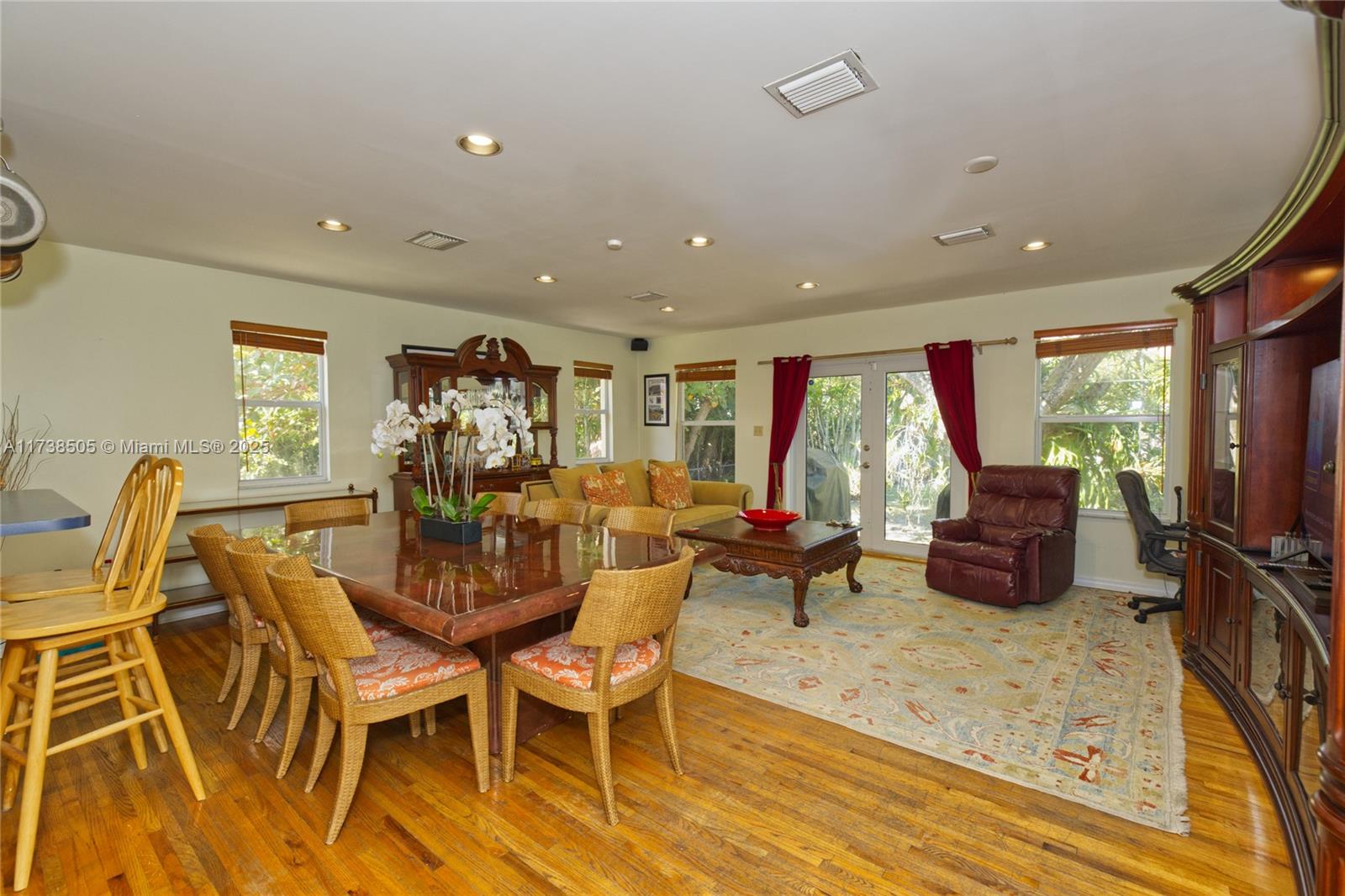Listing Photo 10