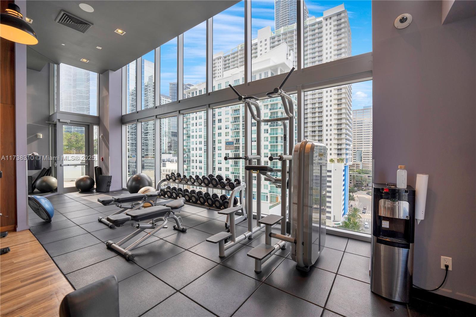 1300 Brickell Bay Dr #2512, Miami FL 33131