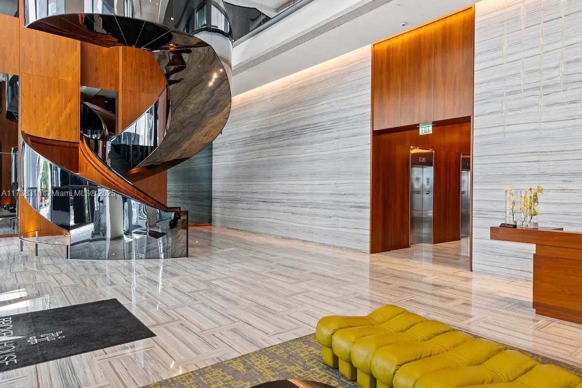 1300 Brickell Bay Dr #2512, Miami FL 33131