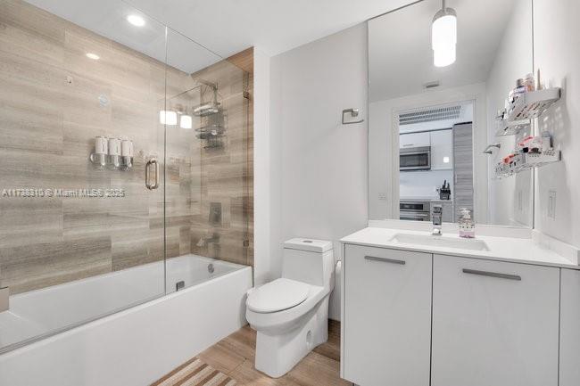 1300 Brickell Bay Dr #2512, Miami FL 33131