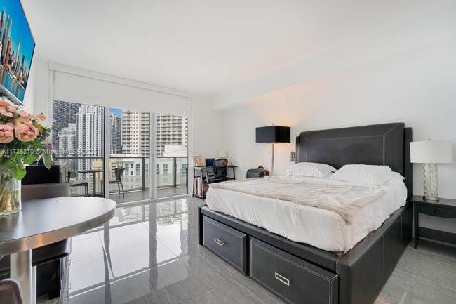 1300 Brickell Bay Dr #2512, Miami FL 33131