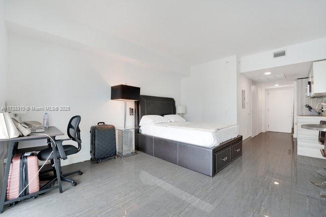 1300 Brickell Bay Dr #2512, Miami FL 33131