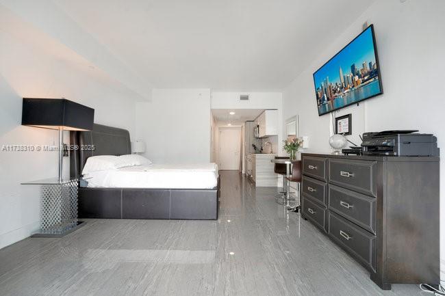 1300 Brickell Bay Dr #2512, Miami FL 33131