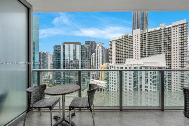 1300 Brickell Bay Dr #2512, Miami FL 33131