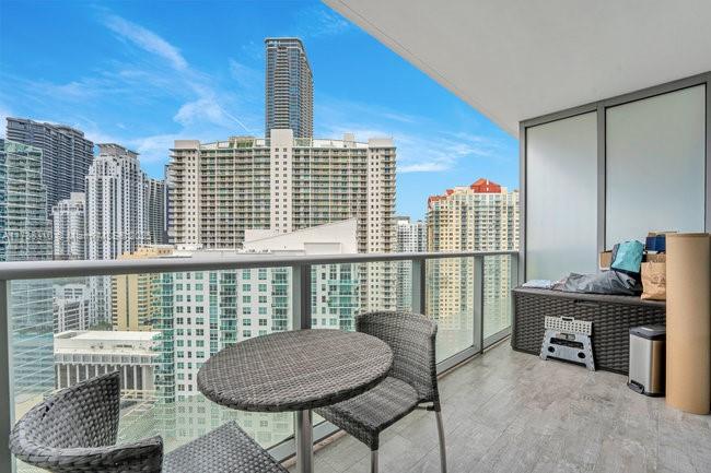 1300 Brickell Bay Dr #2512, Miami FL 33131