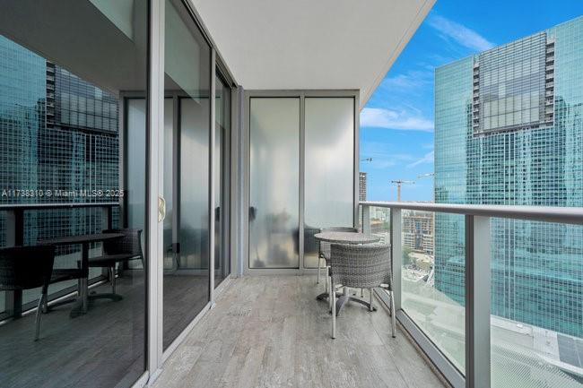 1300 Brickell Bay Dr #2512, Miami FL 33131
