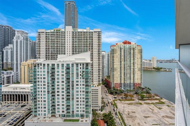 1300 Brickell Bay Dr #2512, Miami FL 33131