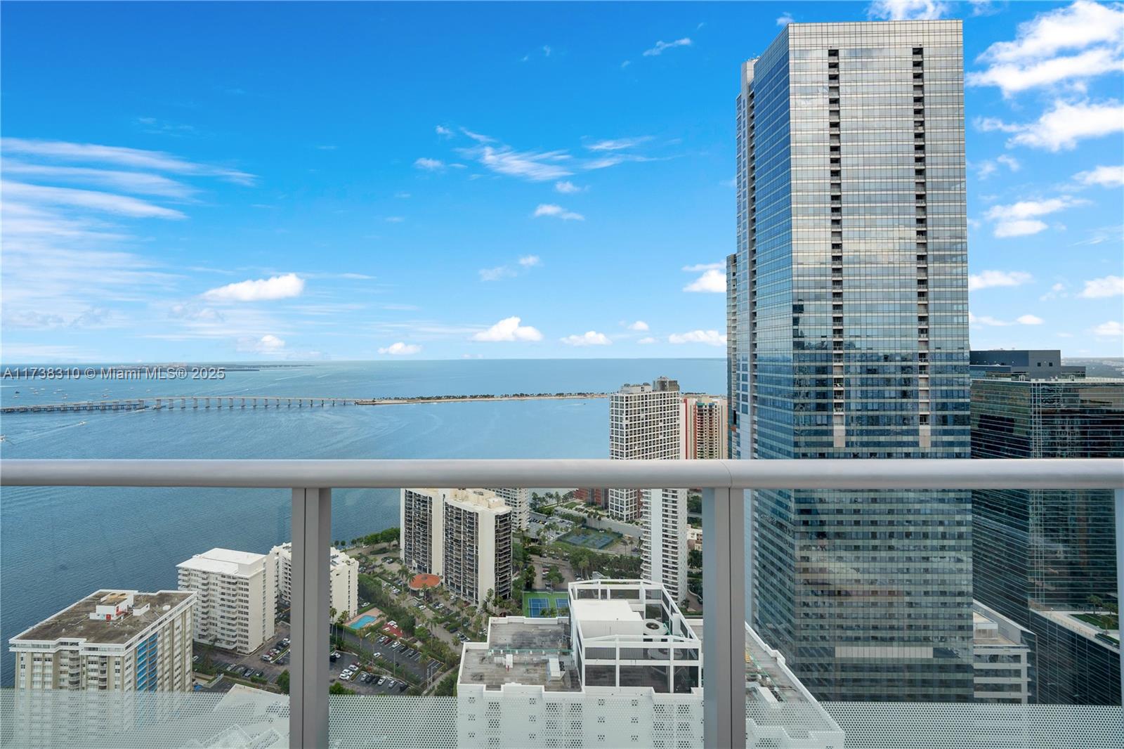 1300 Brickell Bay Dr #2512, Miami FL 33131