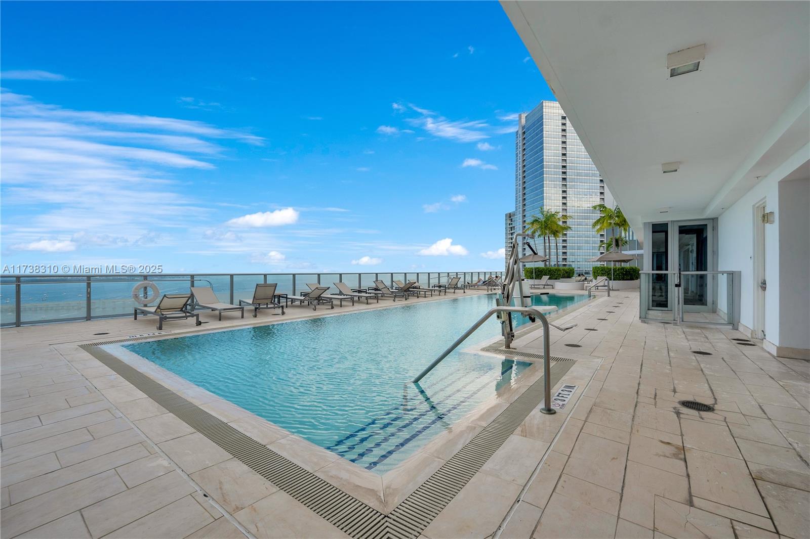 1300 Brickell Bay Dr #2512, Miami FL 33131