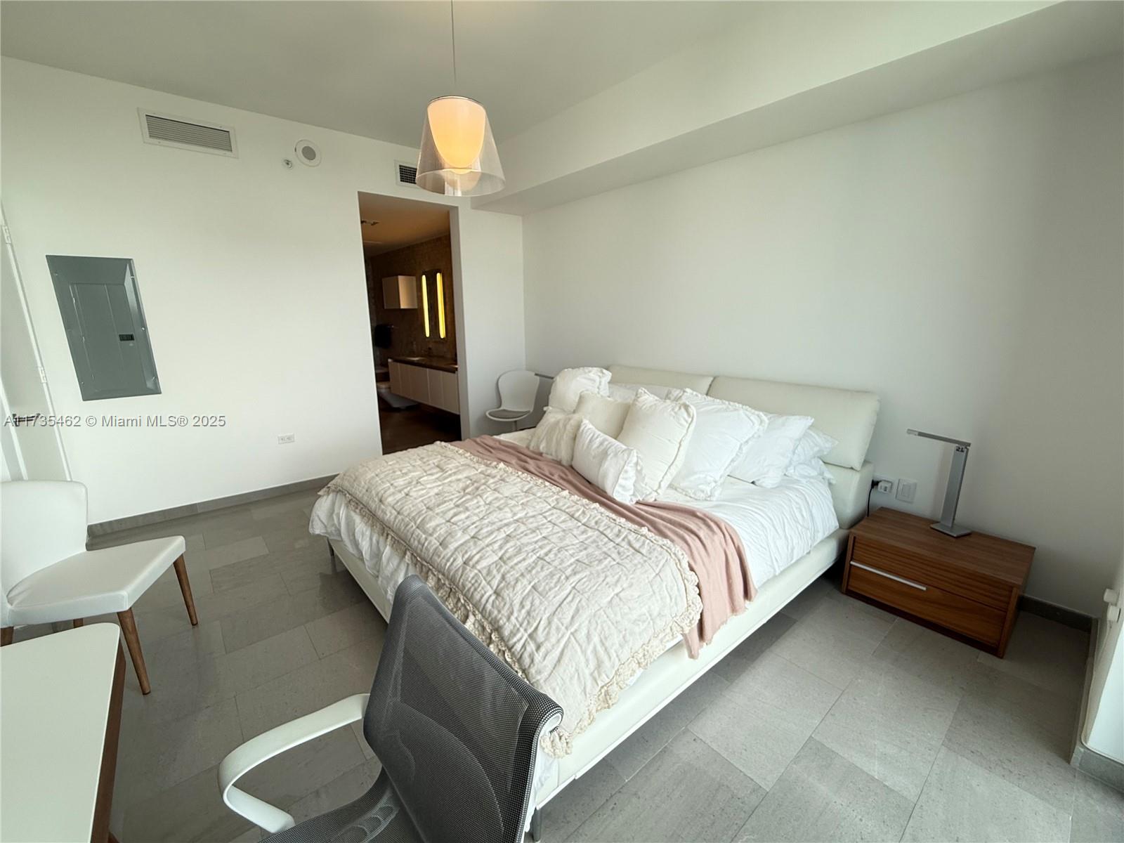 88 SW 7th St #3406, Miami FL 33130