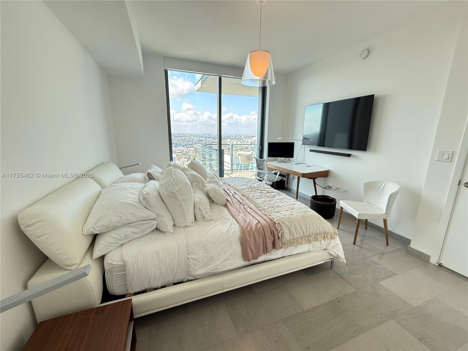 88 SW 7th St #3406, Miami FL 33130
