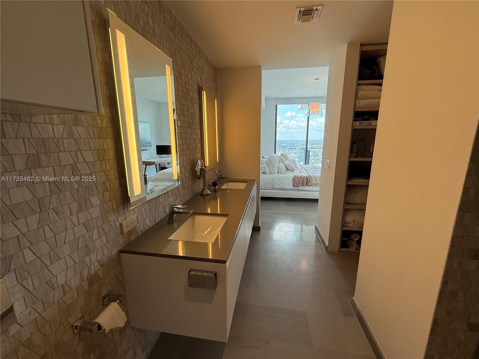 88 SW 7th St #3406, Miami FL 33130
