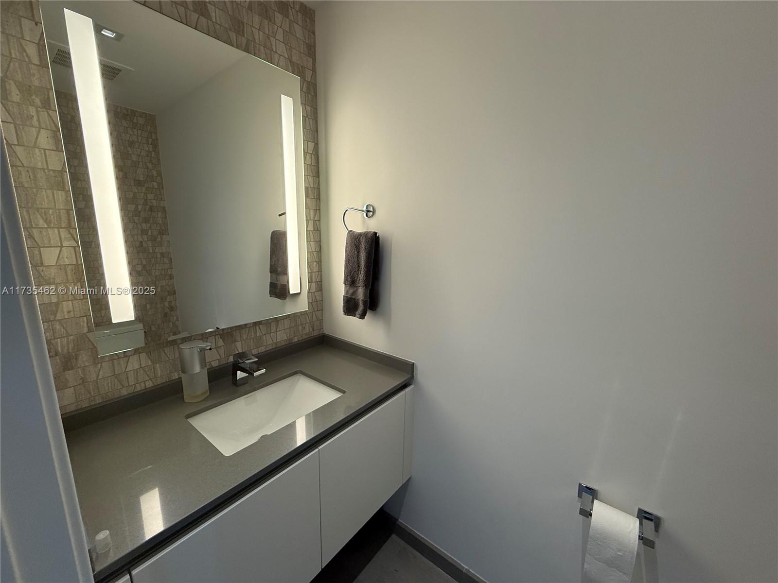 88 SW 7th St #3406, Miami FL 33130