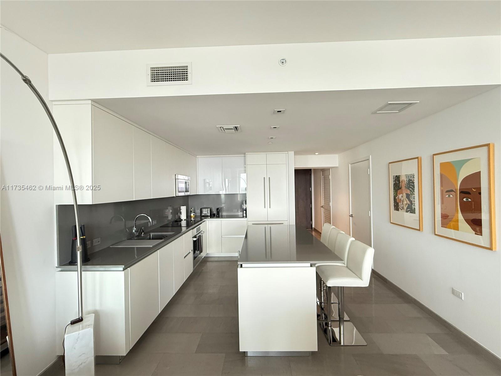 88 SW 7th St #3406, Miami FL 33130