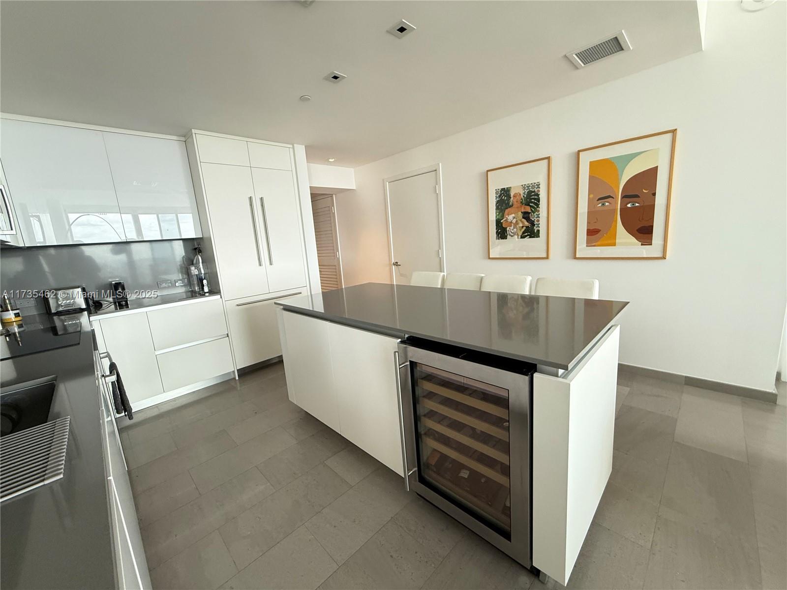 88 SW 7th St #3406, Miami FL 33130