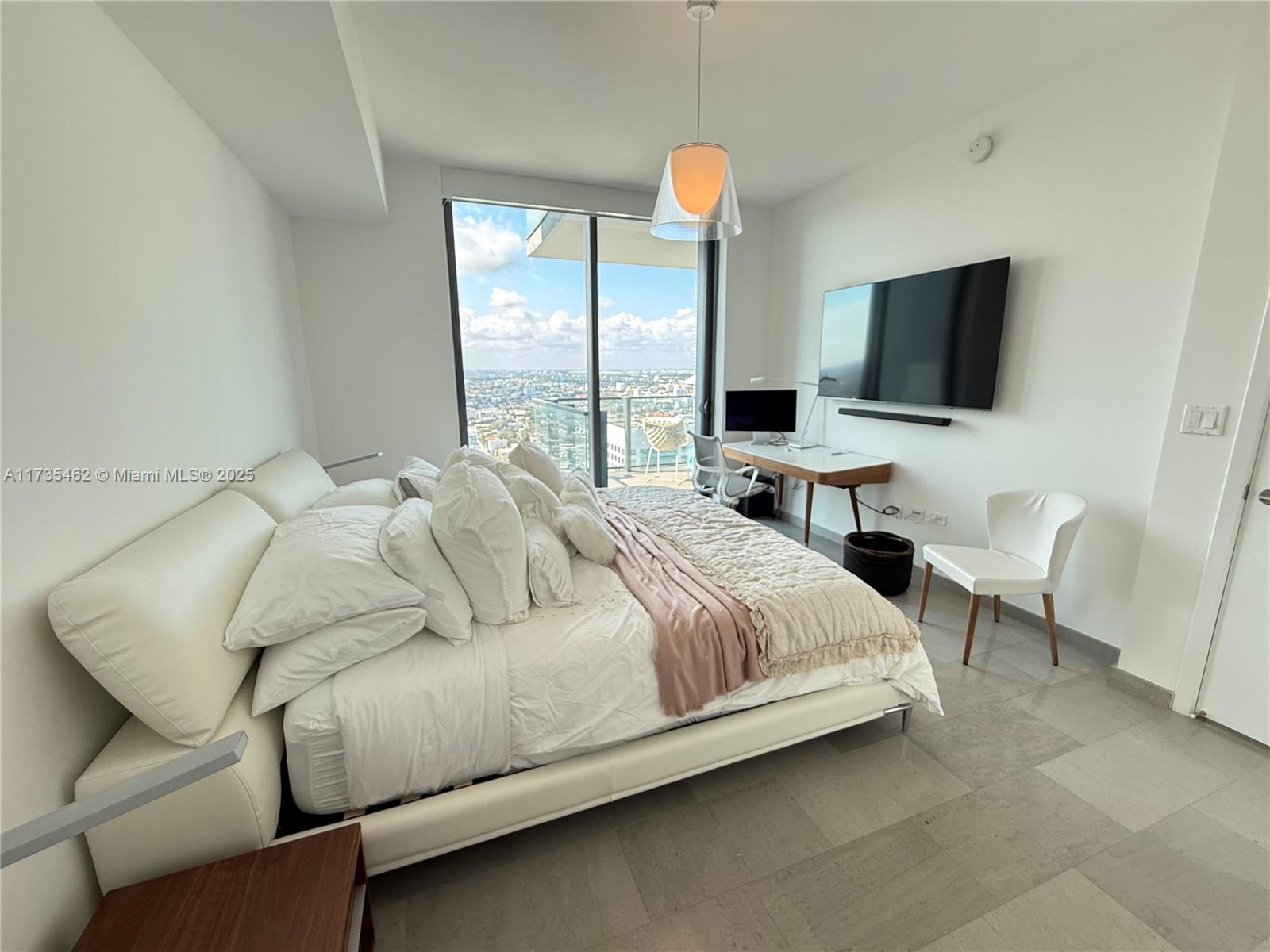 88 SW 7th St #3406, Miami FL 33130