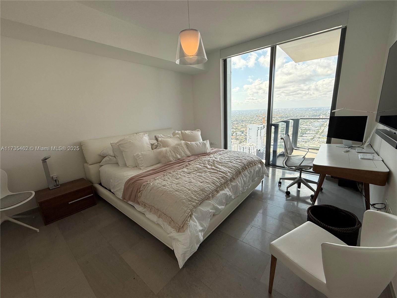 88 SW 7th St #3406, Miami FL 33130