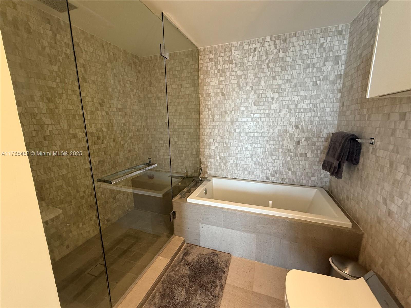 88 SW 7th St #3406, Miami FL 33130