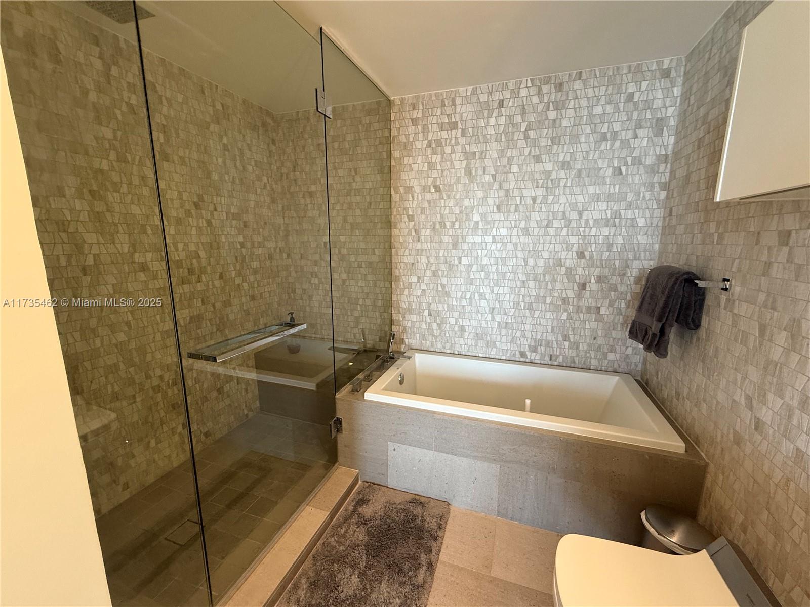 88 SW 7th St #3406, Miami FL 33130