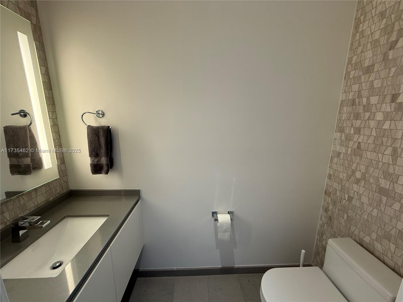 88 SW 7th St #3406, Miami FL 33130