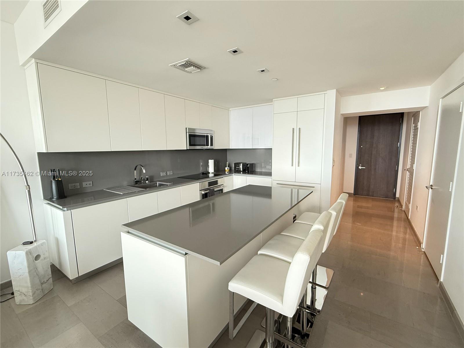 88 SW 7th St #3406, Miami FL 33130