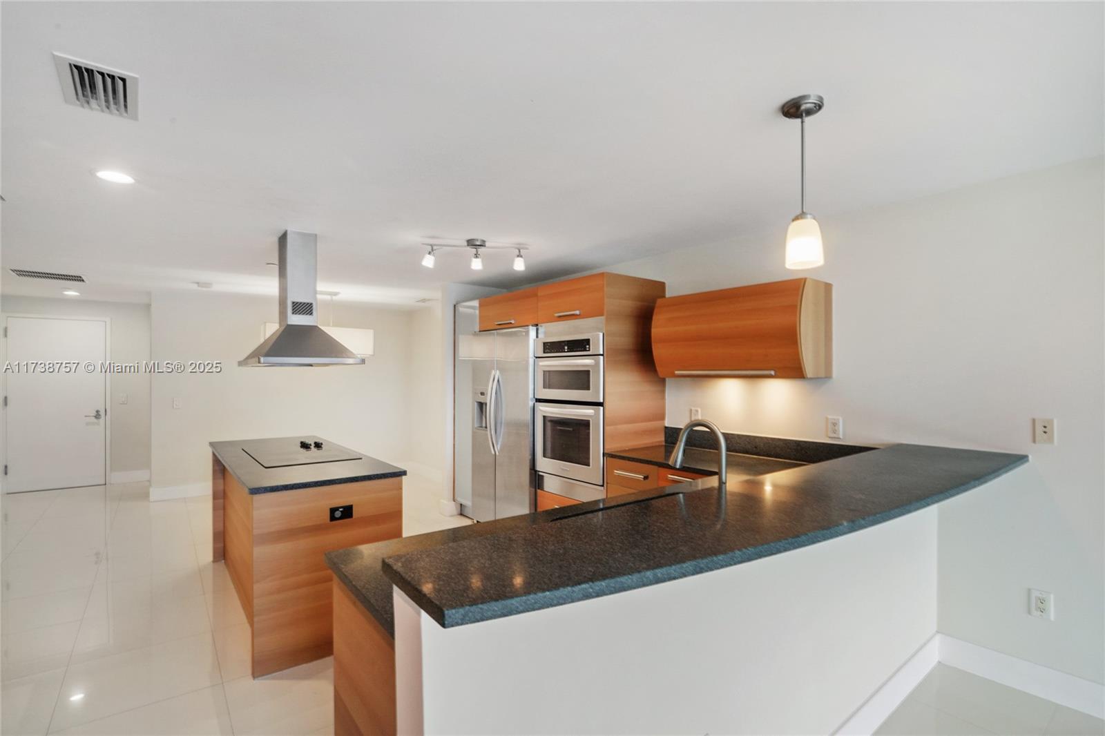 2950 NE 188th St #323, Aventura FL 33180
