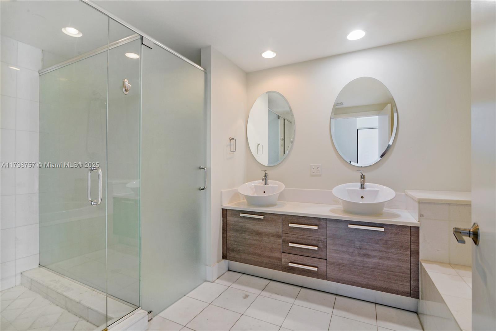 2950 NE 188th St #323, Aventura FL 33180