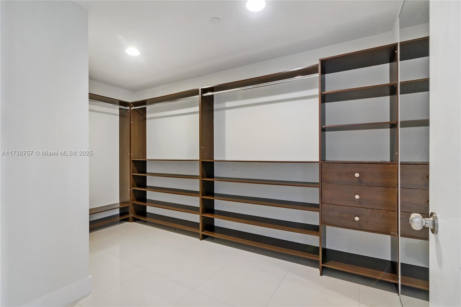 2950 NE 188th St #323, Aventura FL 33180